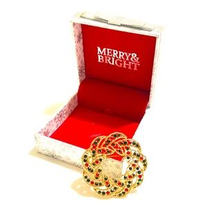 Merry & Bright Christmas wreath brooch